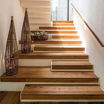 Изготовление деревянной лестницы на заказ LW618